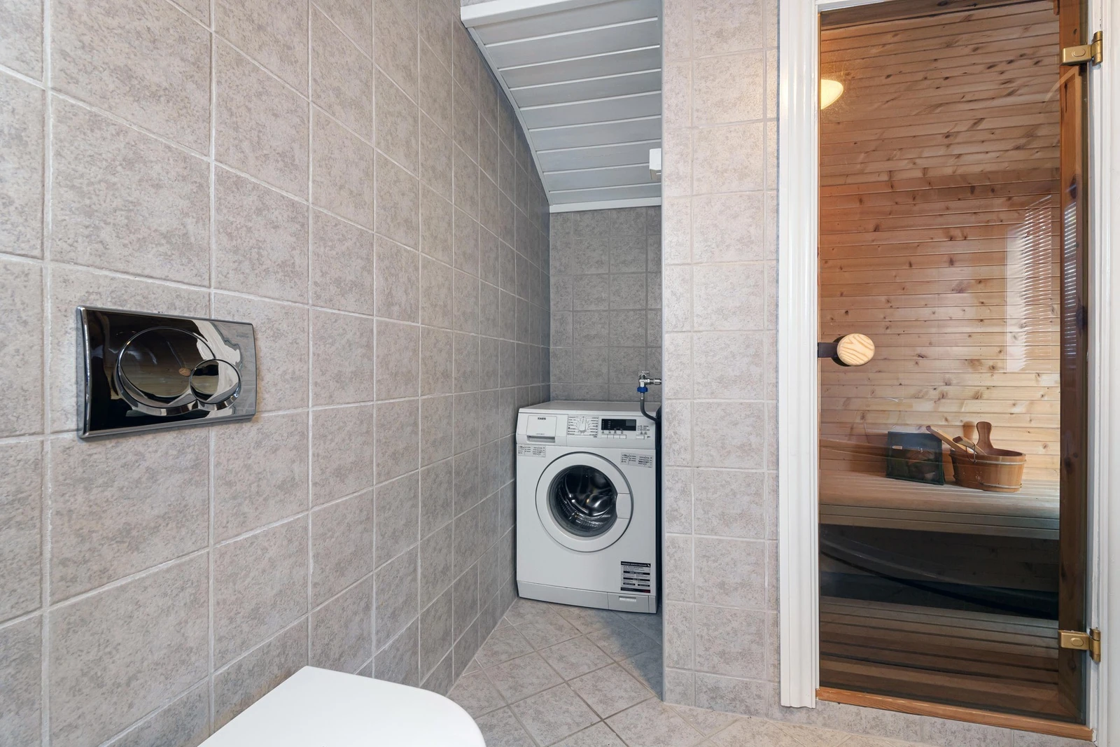 Innhuk med plass til vaskemaskin. Galleribilde