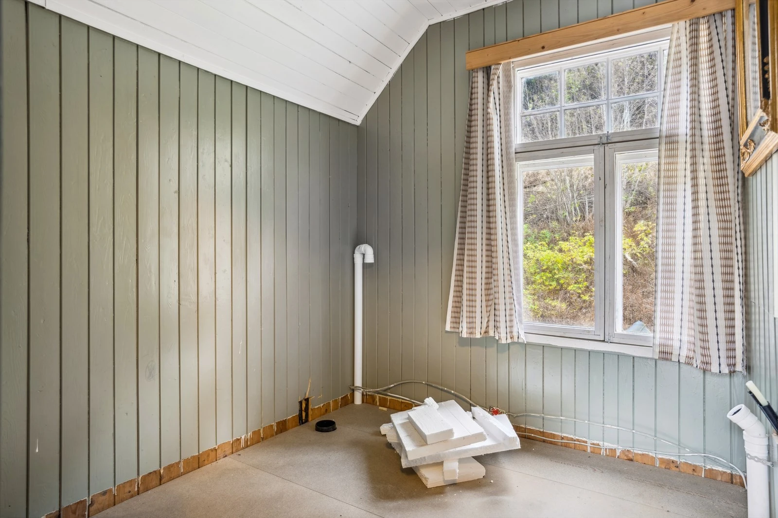 Påbegynt bad - her er det lagt til rette for å fullføre etter egne ønsker og behov Galleribilde