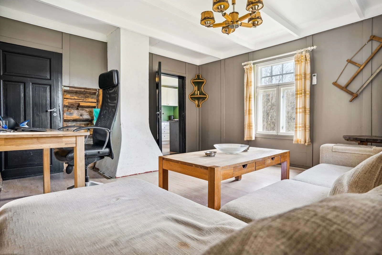 Ny laminat på stue gulvet. Galleribilde