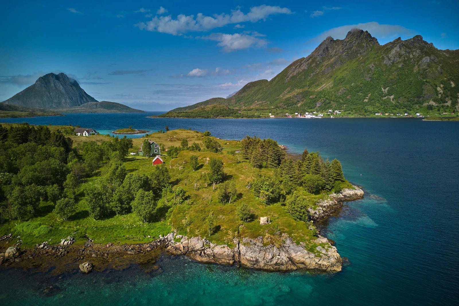 Her får du en eiendom med ro, utsikt og sjelden beliggenhet. Galleribilde