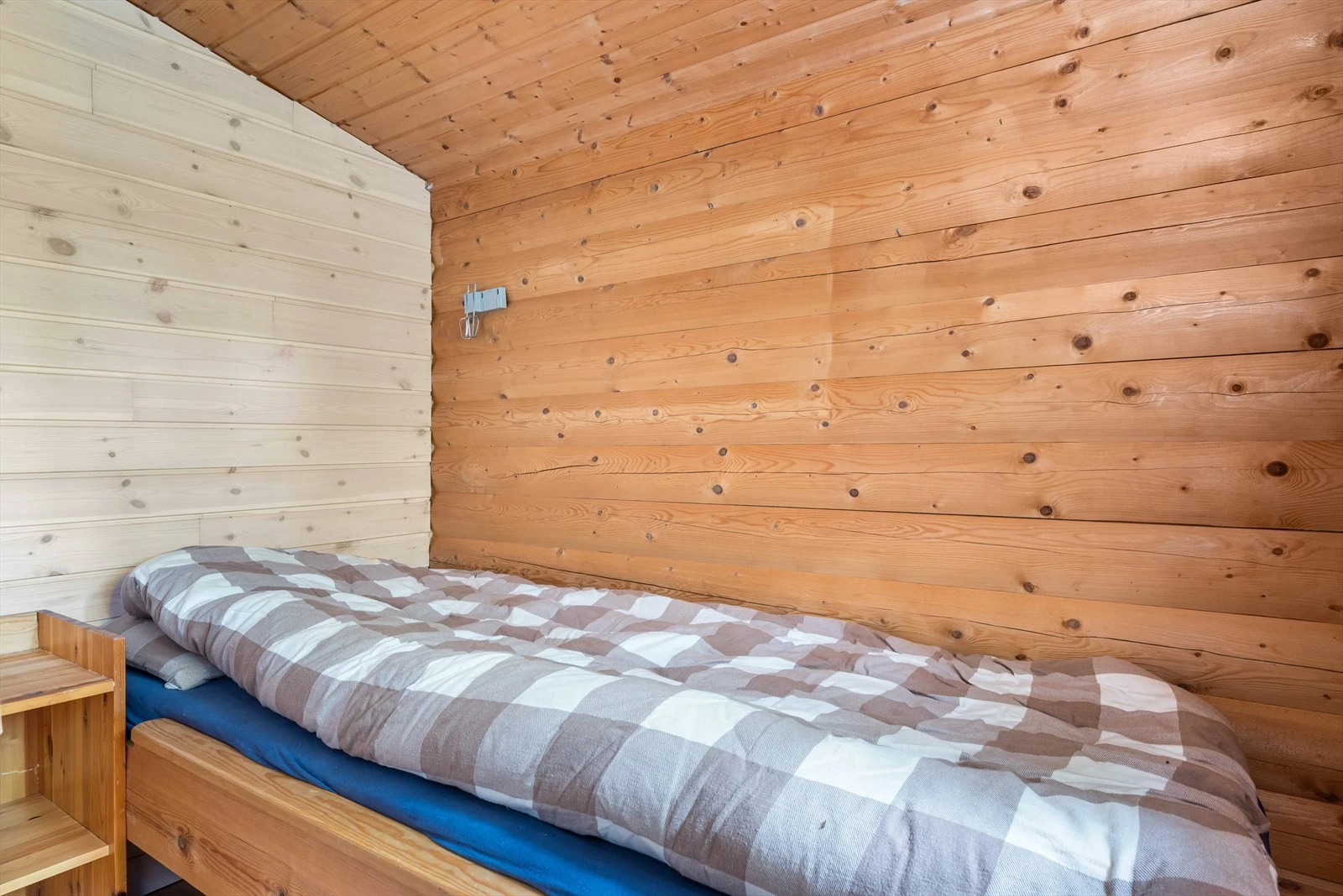 Hytten har 1 soverom og sovealkove. Galleribilde