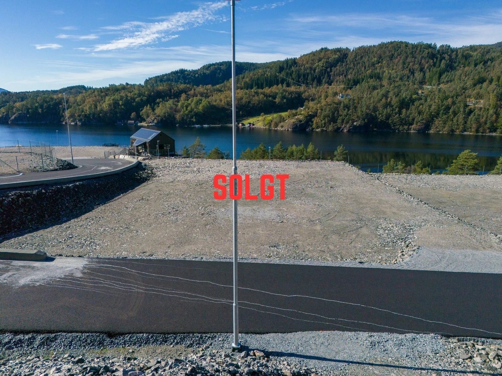 Tomt 16: SOLGT Galleribilde