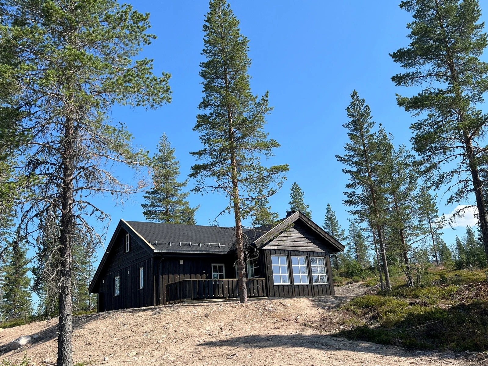 Privatmegleren ved Morten Liavaag har gleden av å presentere denne innholdsrike familiehytta med tre soverom beliggende på Furutangen i Åmot kommune. Galleribilde