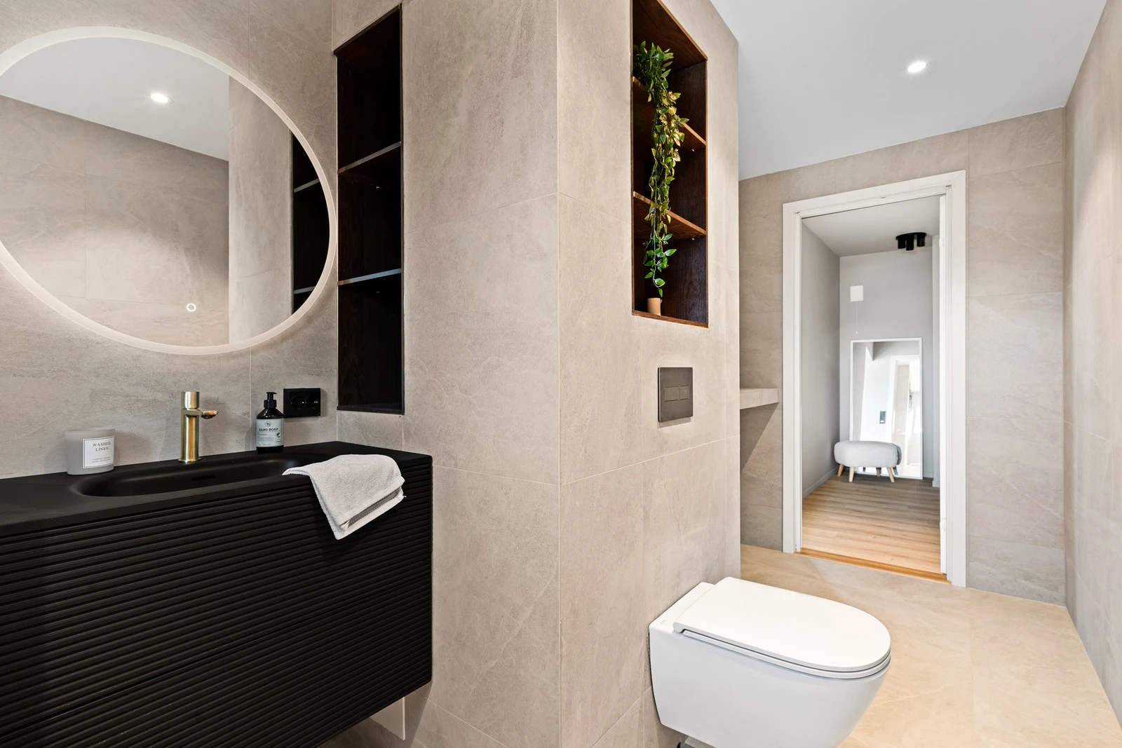 Rålekkert bad like ved inngansdøren. Galleribilde