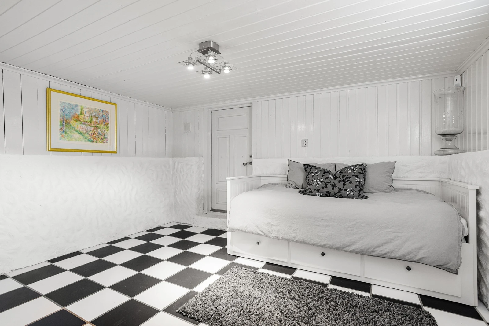 Kjellerstue som også er brukt som soverom Galleribilde