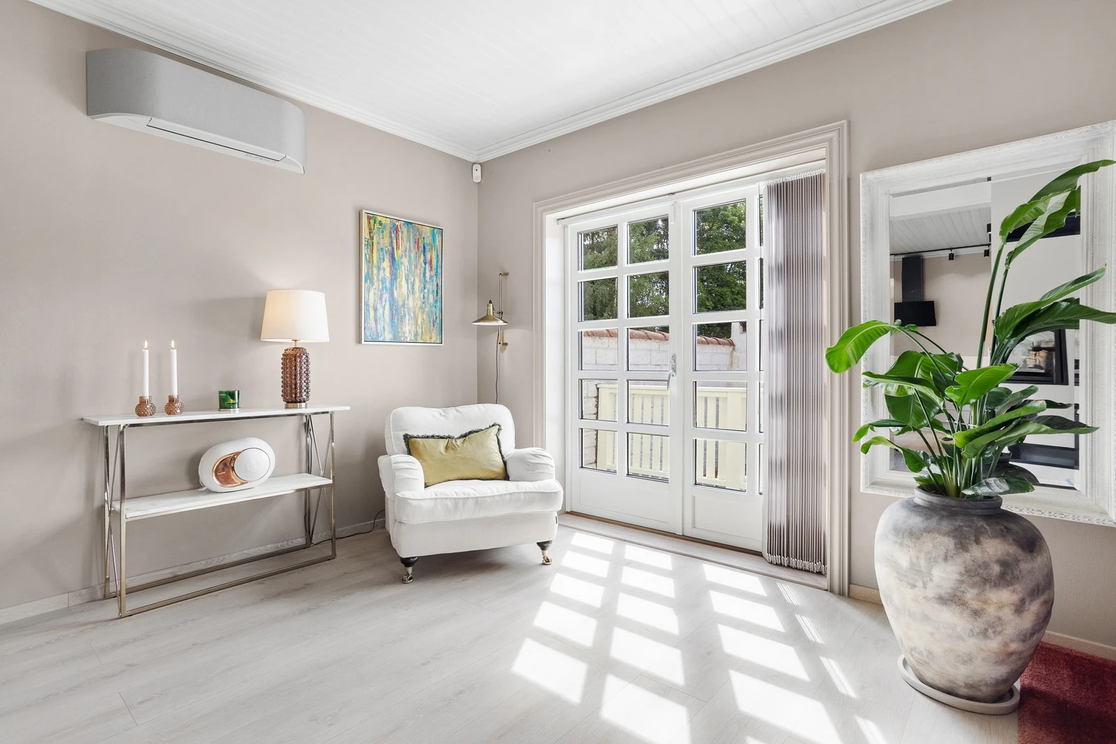 Utgang til terrasse/balkong areal fra spisestuen Galleribilde