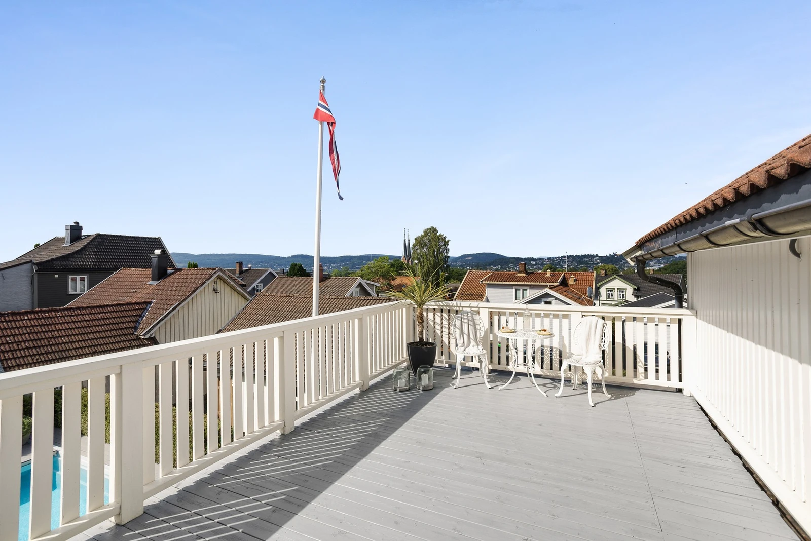 Nydelig terrasse ut fra loftsstue Galleribilde