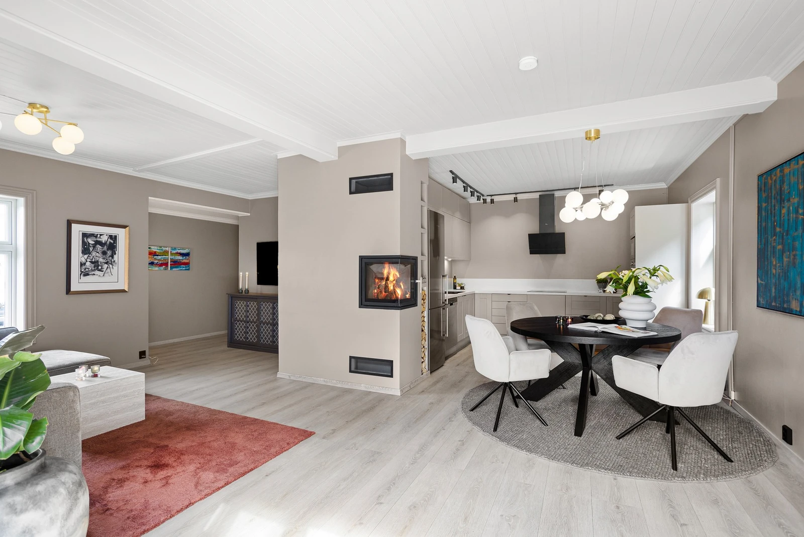 Kjøkken og spisestue pusset opp i 2023 Galleribilde