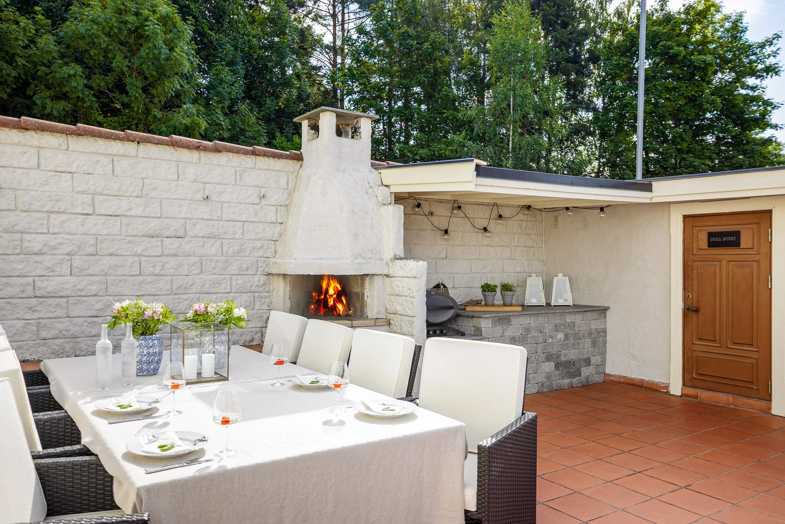 Fantastisk område for å samle gjester rundt langbordet Galleribilde