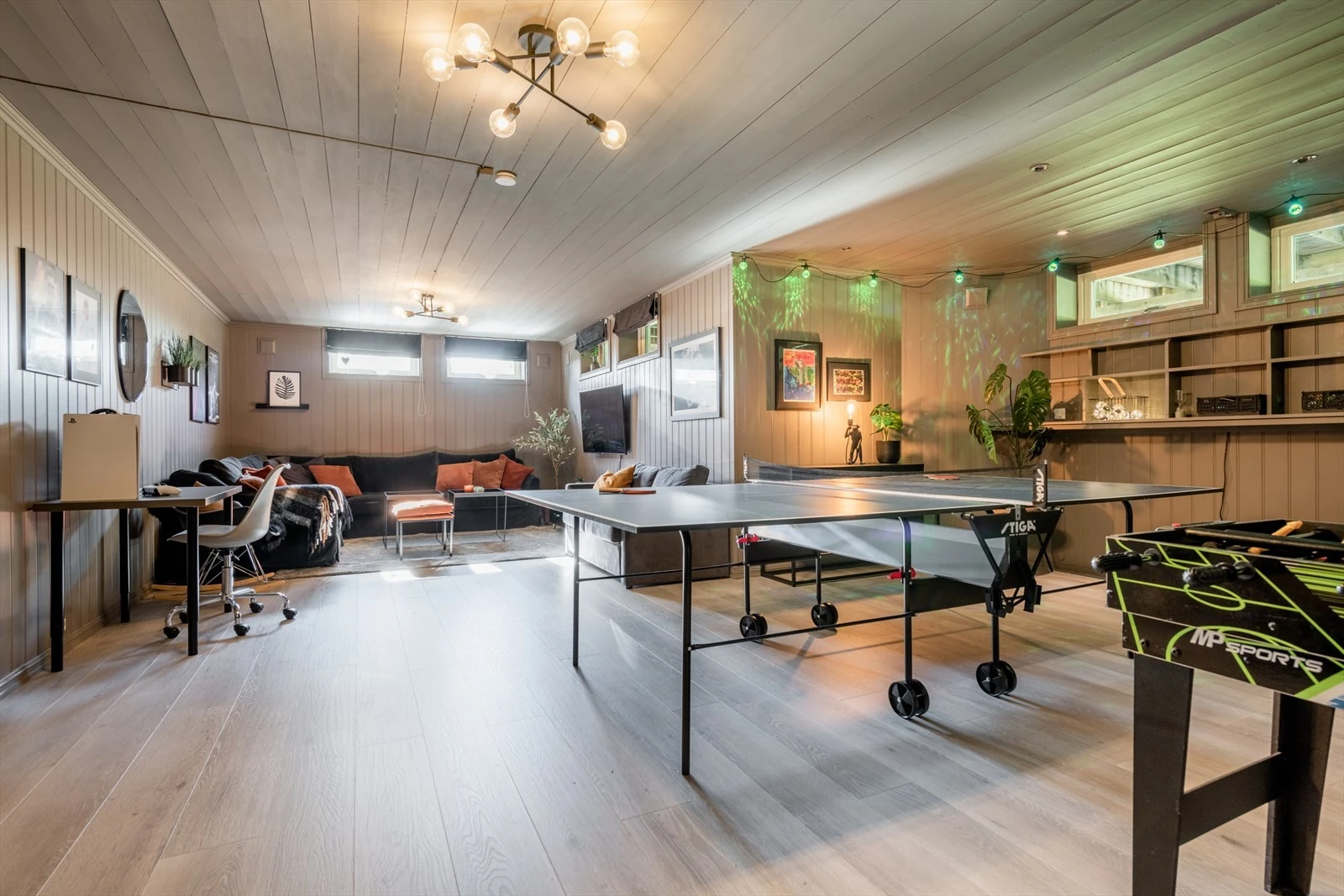 Aktivitetsrommet i kjelleren. Galleribilde