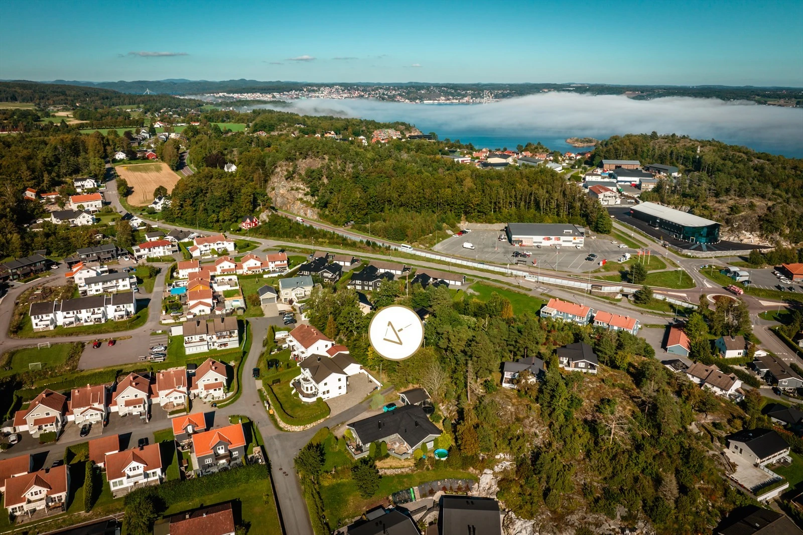 Lite trafikk i gatene rundt boligen. Galleribilde