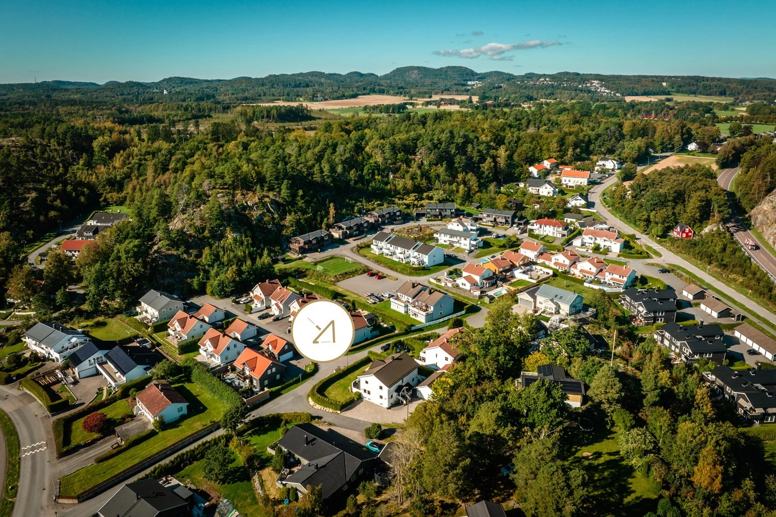 Kort kjørevei til Larvik, enda kortere til Stavern. Og Larvik golfbane et golfslag unna. Kan det bli bedre? Galleribilde