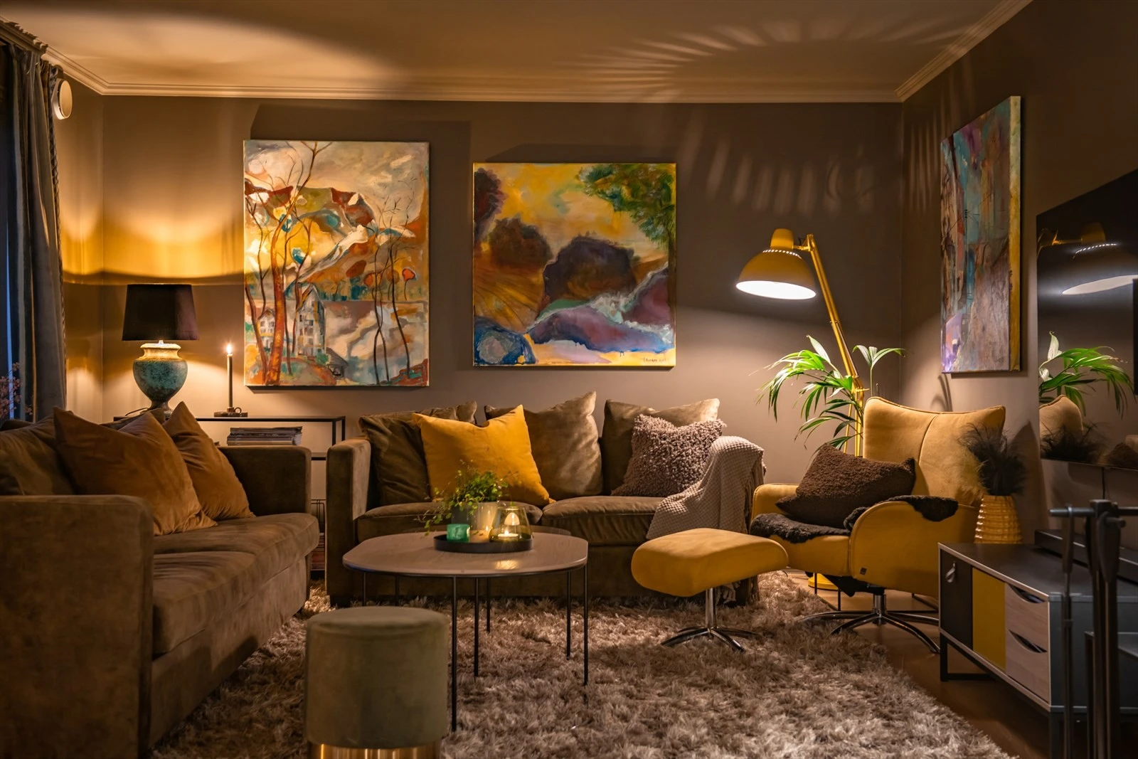 Kveldsstemning i stuen. Galleribilde