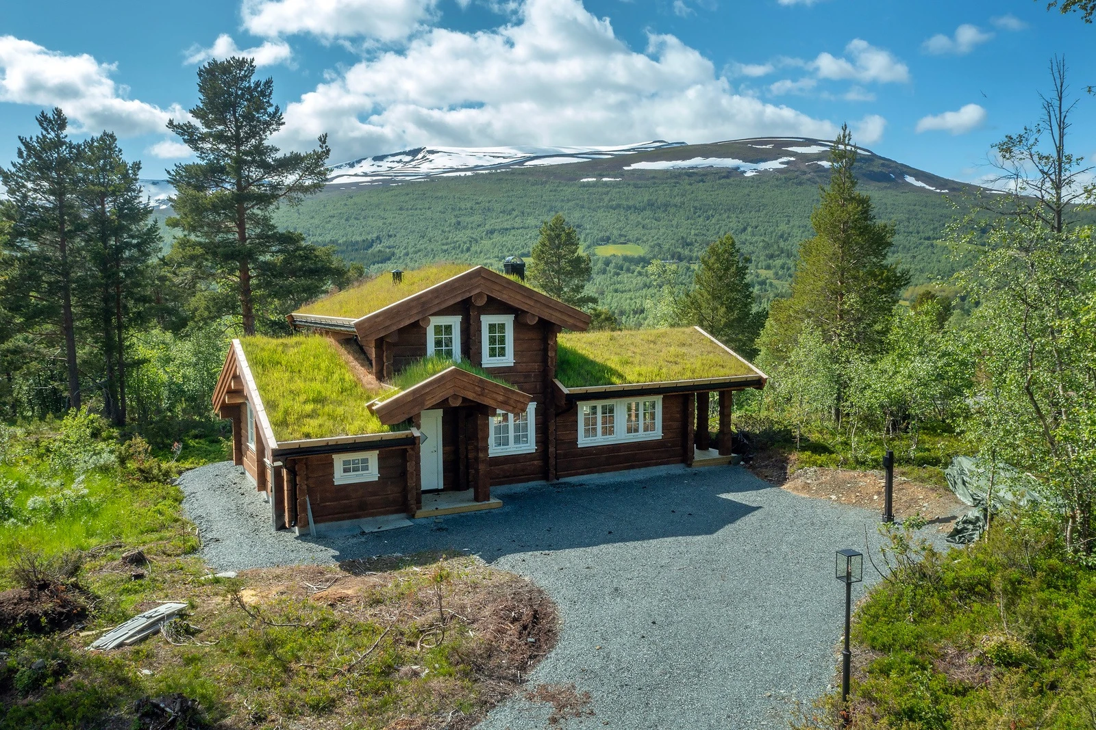 En flott fjellhytte fra 2024 på 113 kvm totalt. Galleribilde