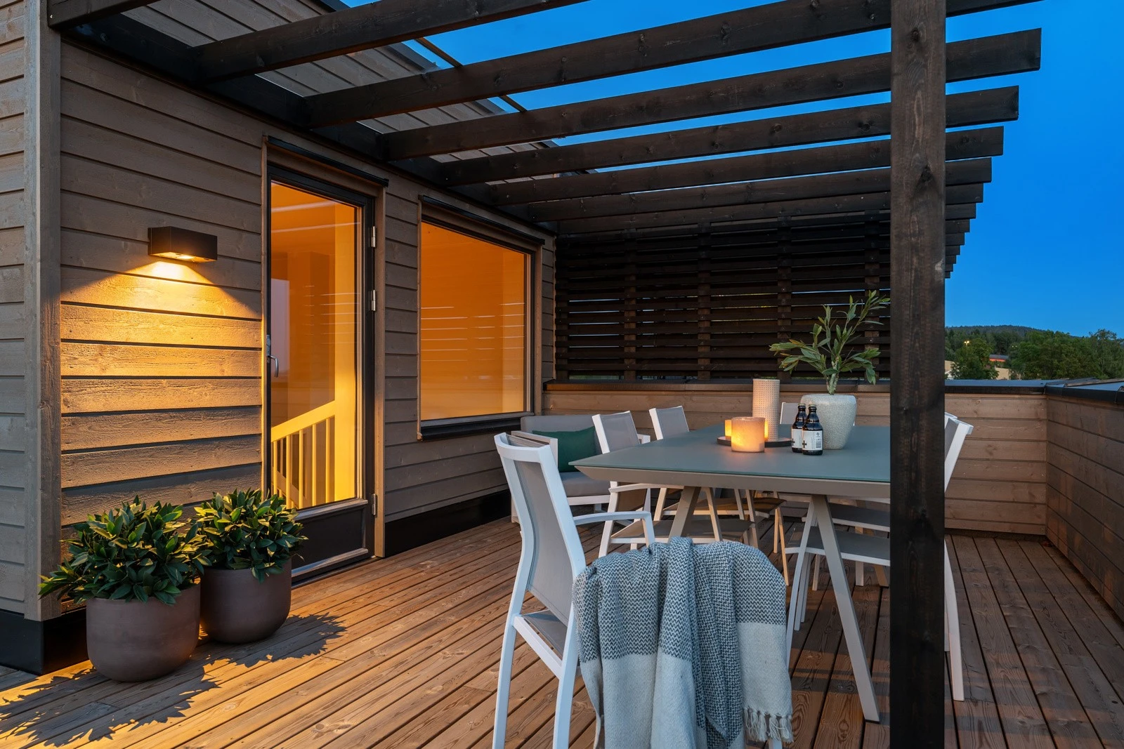 Stor plass til møblering av ulike utemiljøer. Galleribilde