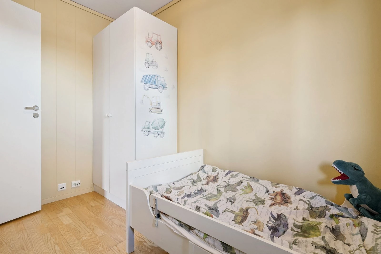 Nøytralt og innbydende barnerom som lett kan tilpasses alder og behov.