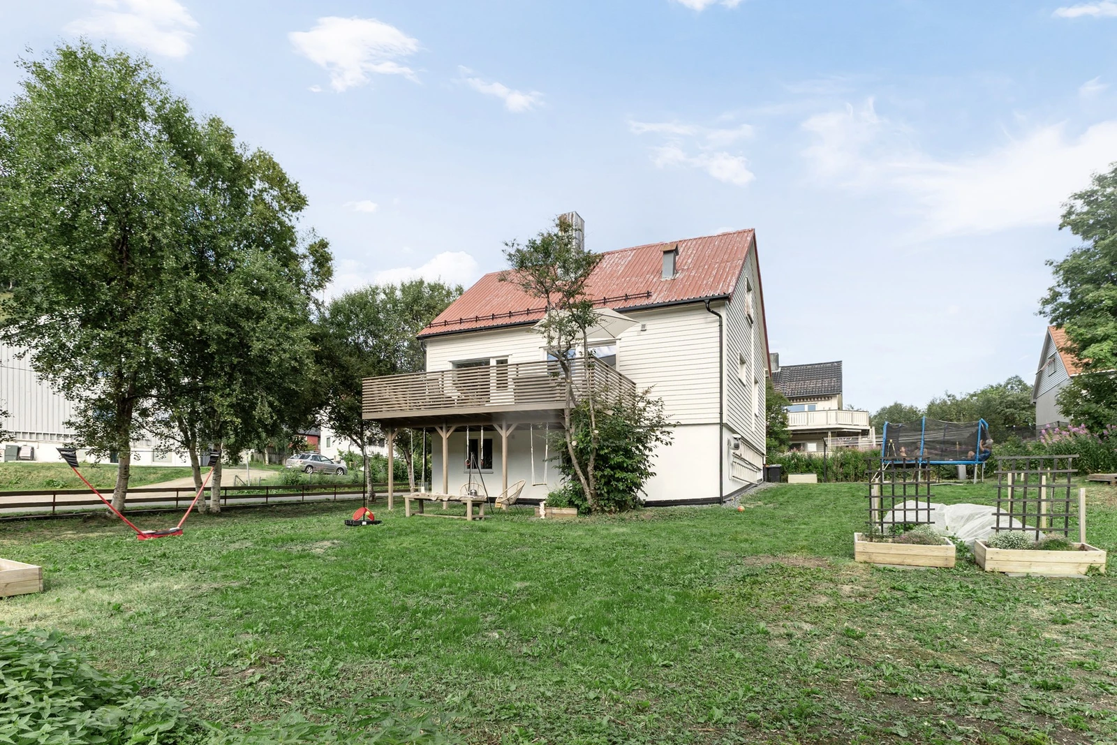 Meget flott hage og nydelige uteplasser Galleribilde