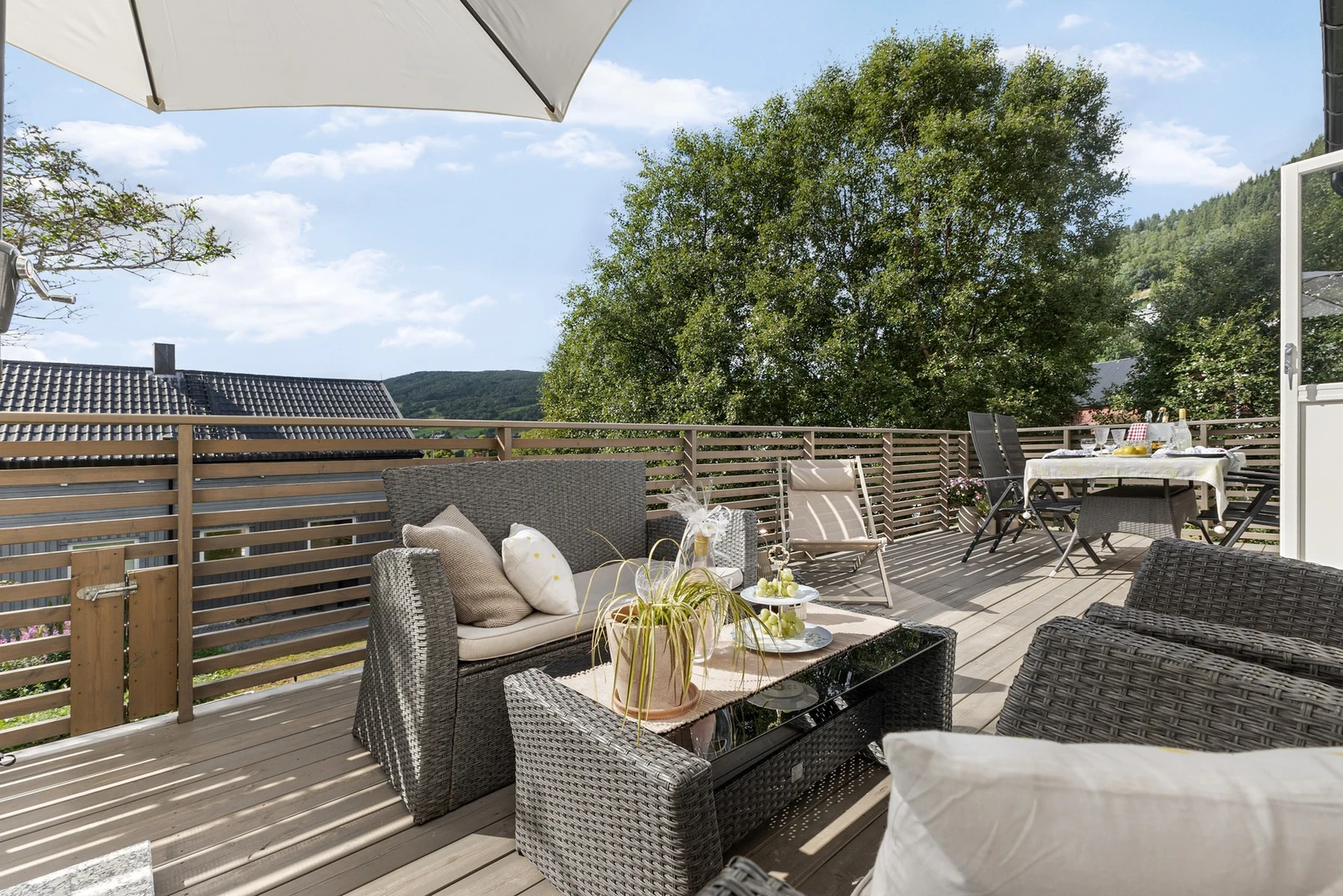 En modernisert enebolig med stor hage og solrik terrasse! Galleribilde