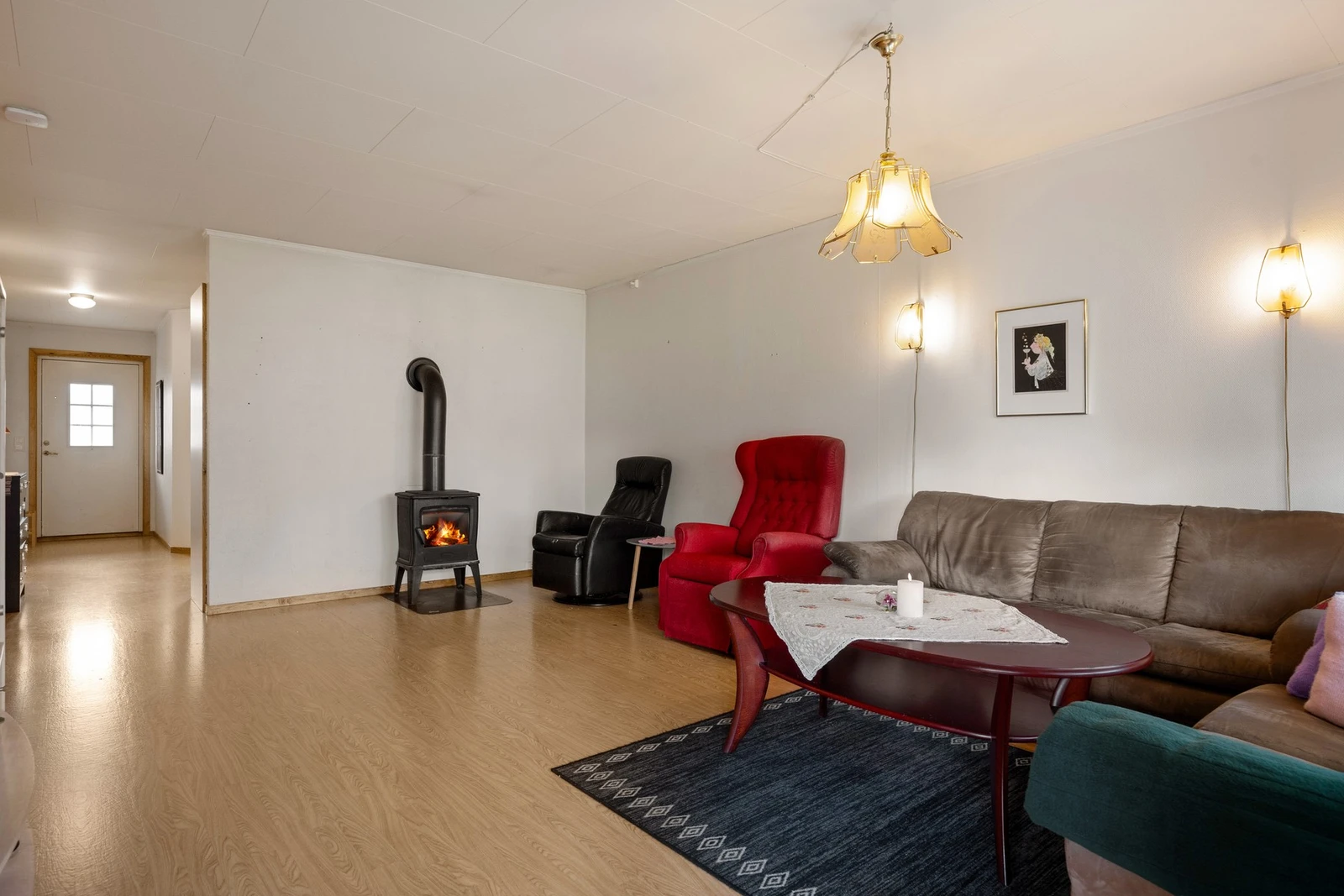 Det er vedfyring i stuen Galleribilde