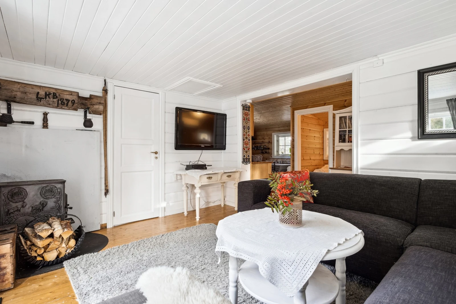 Sofakroken inviterer til avslapning etter en lang dag ute i naturen. Galleribilde