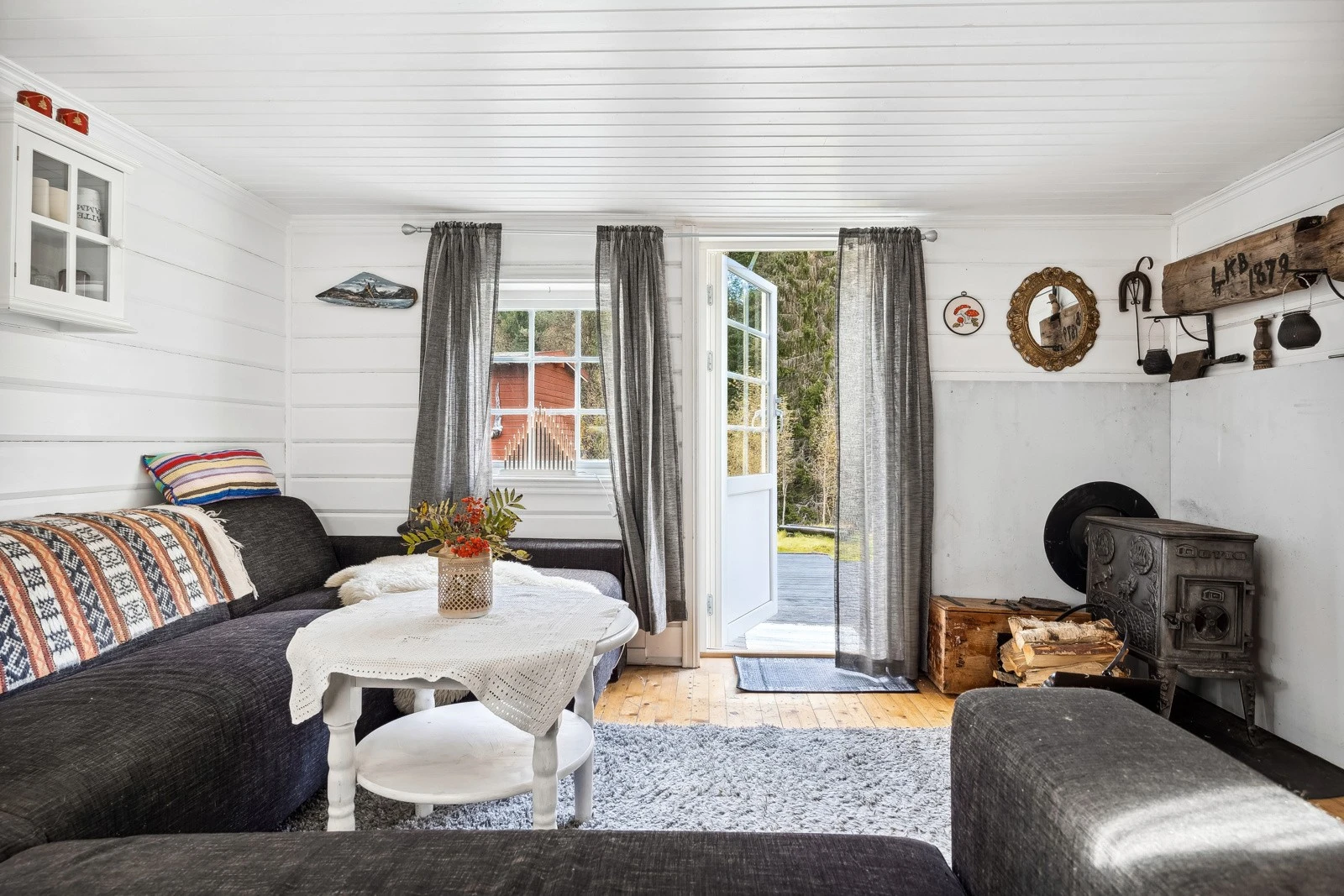 Stuen er perfekt for hyggelige stunder med familie og venner. Galleribilde