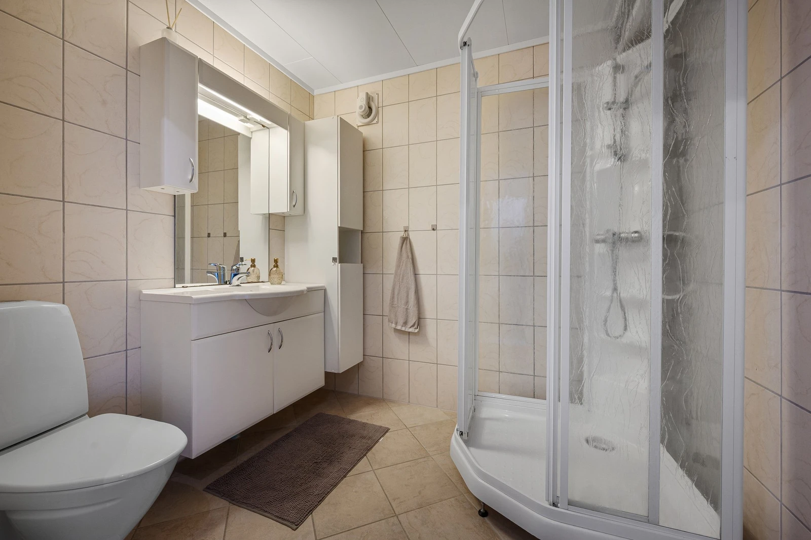 Leiligheten har to flotte bad Galleribilde