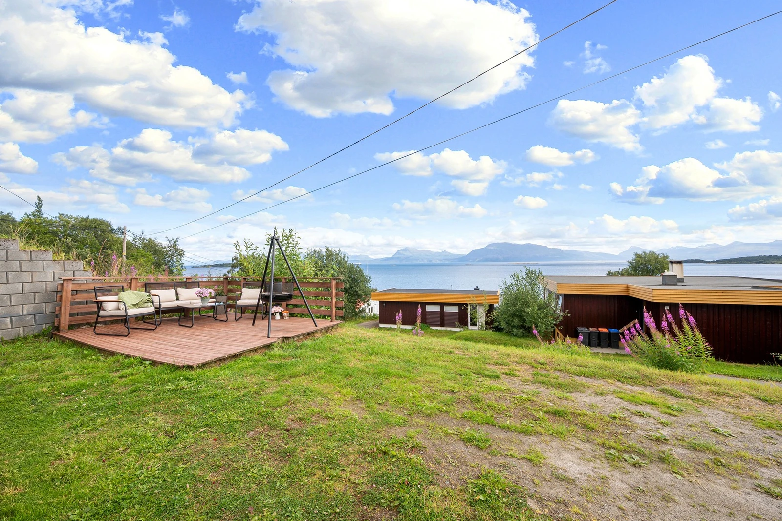 Terrasseområde i front Galleribilde