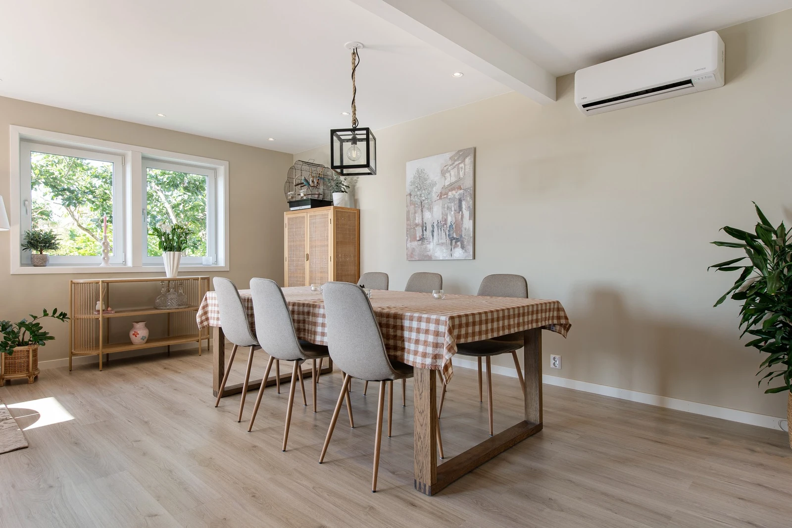 Det er også montert ny varmepumpe i rommet. Galleribilde