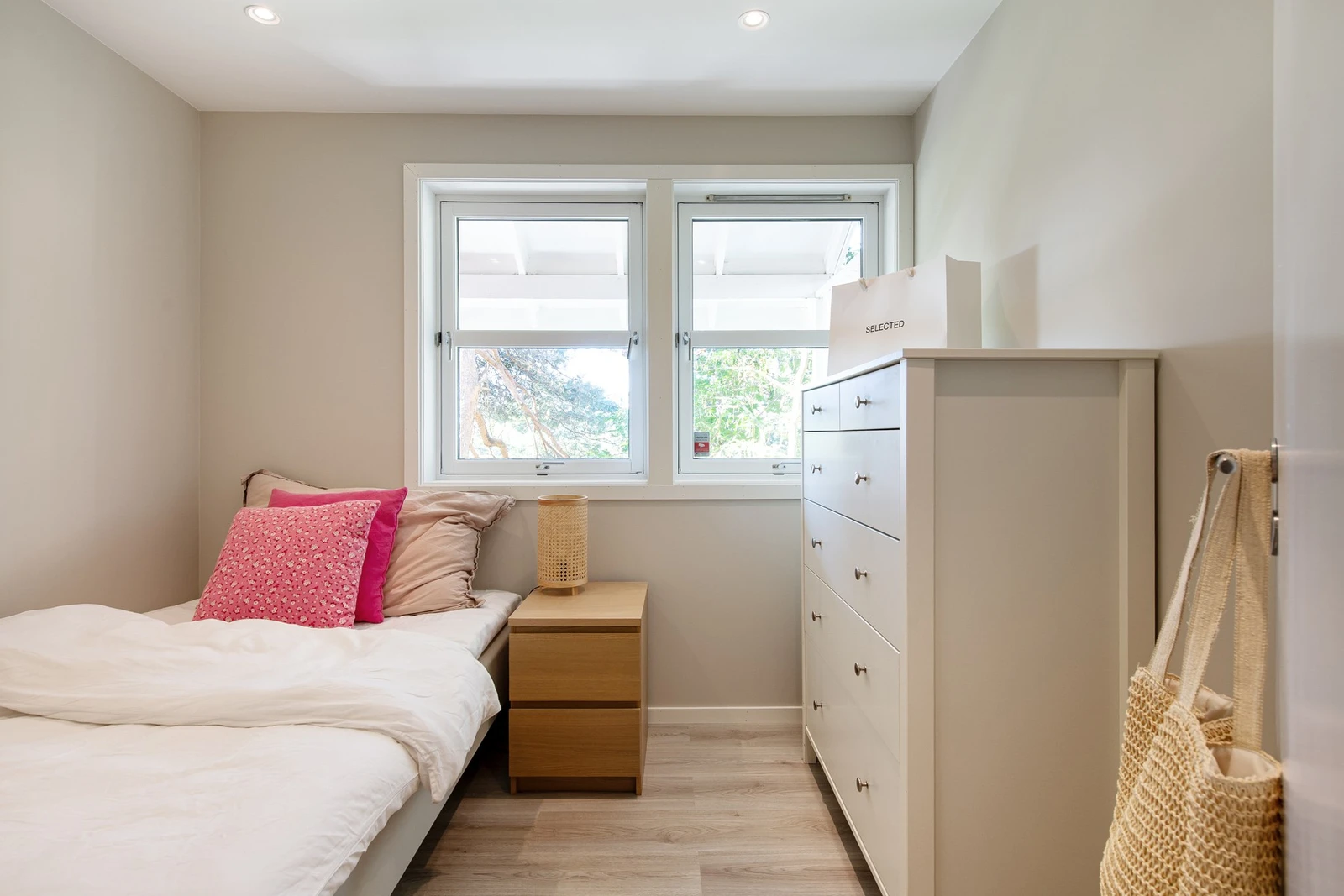 Soverom 3 er også et tiltalende rom med tilsvarende oppussing som de øvrige soverommene. Galleribilde