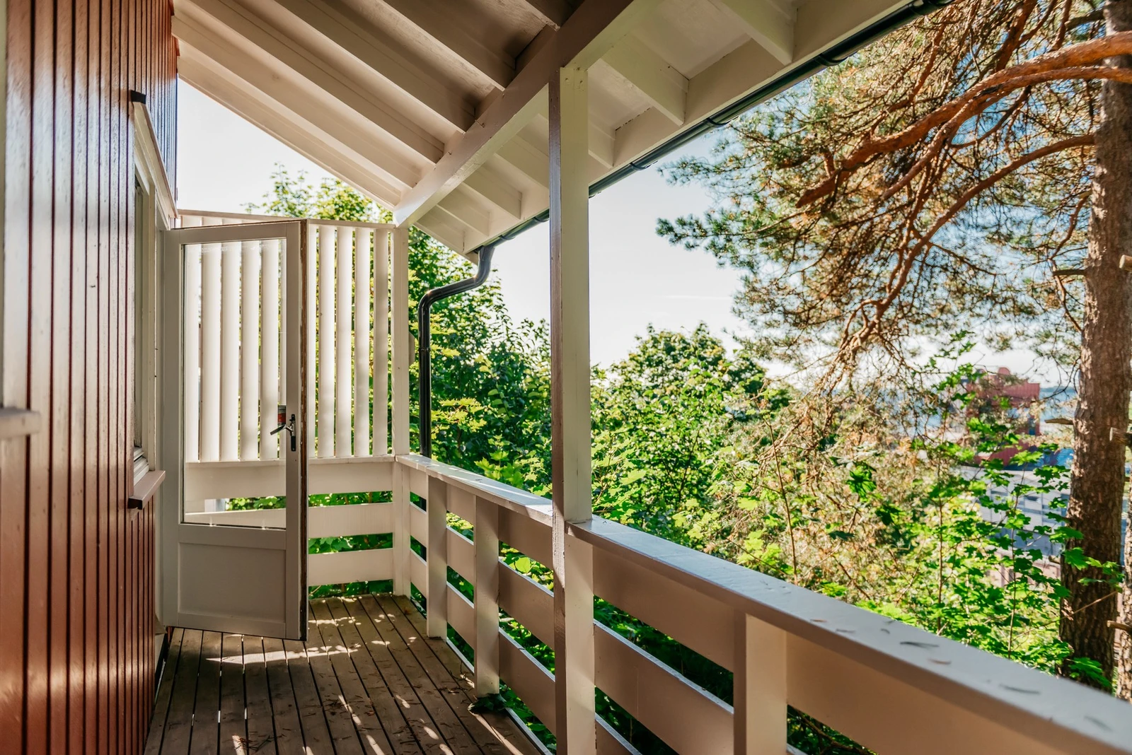 Terrasse utenfor soverommene. Galleribilde