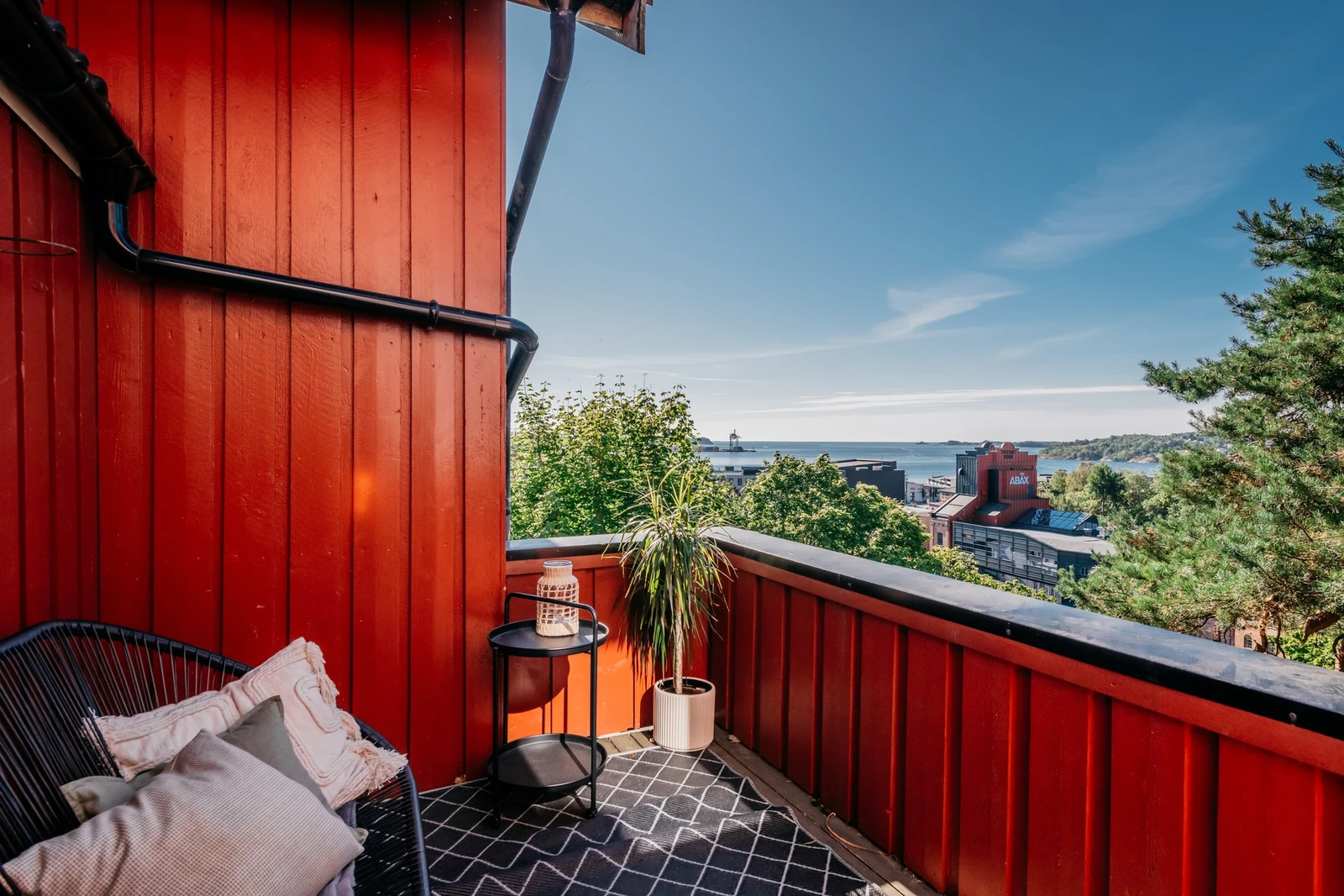 Uteplass med utgang fra stuen. Galleribilde