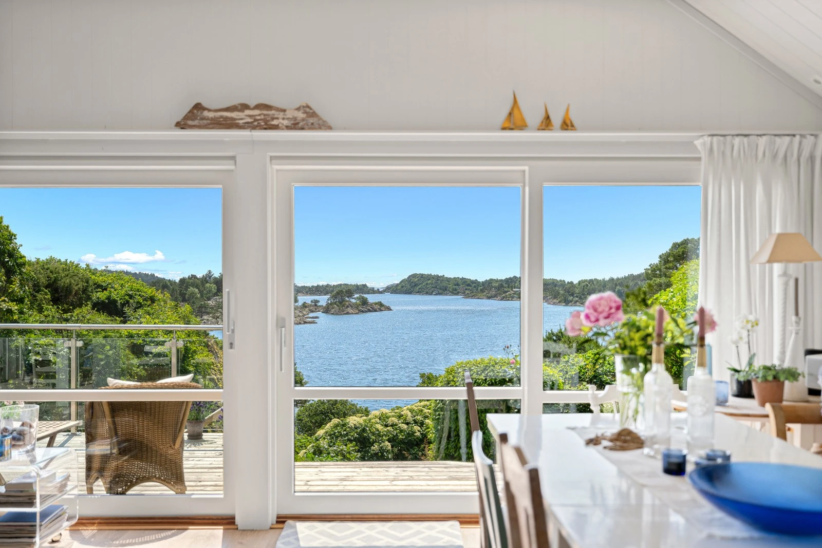 Utsikt på innsiden av hytten Galleribilde