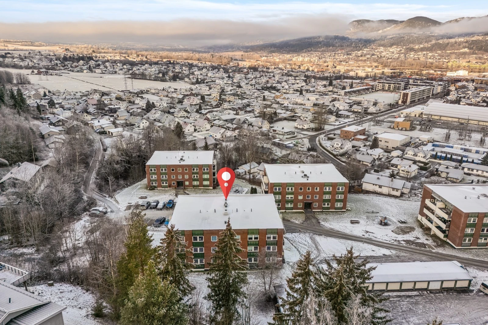 Meget kort vei til Mjøndalshallen som byr på diverse fritidstilbud samt treningssenter og Mjøndalen stadion.