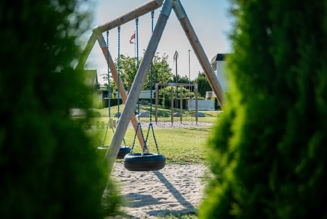 Lekeplassen er en av boligens nærmeste naboer.