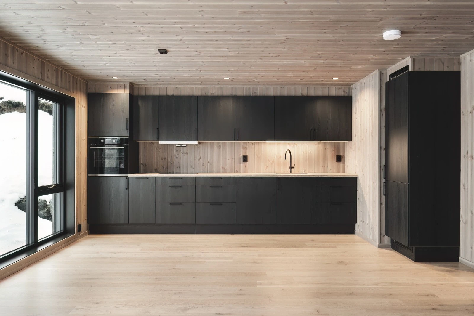 Godt med skap og benkeplass. Galleribilde