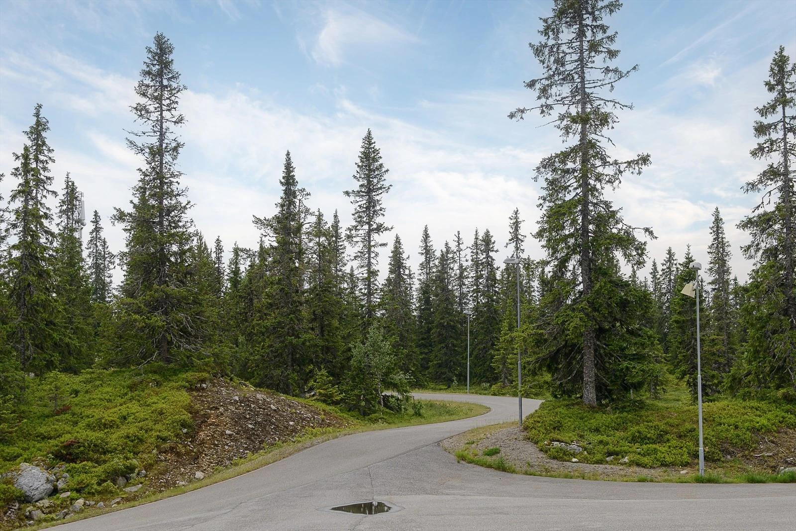 Natrudstilen byr på rulleskianlegg, skiskytterarena, lysløype og alpinbakke. De siste årene har det også vært tidlig-snø, for de aller ivrigste. Galleribilde