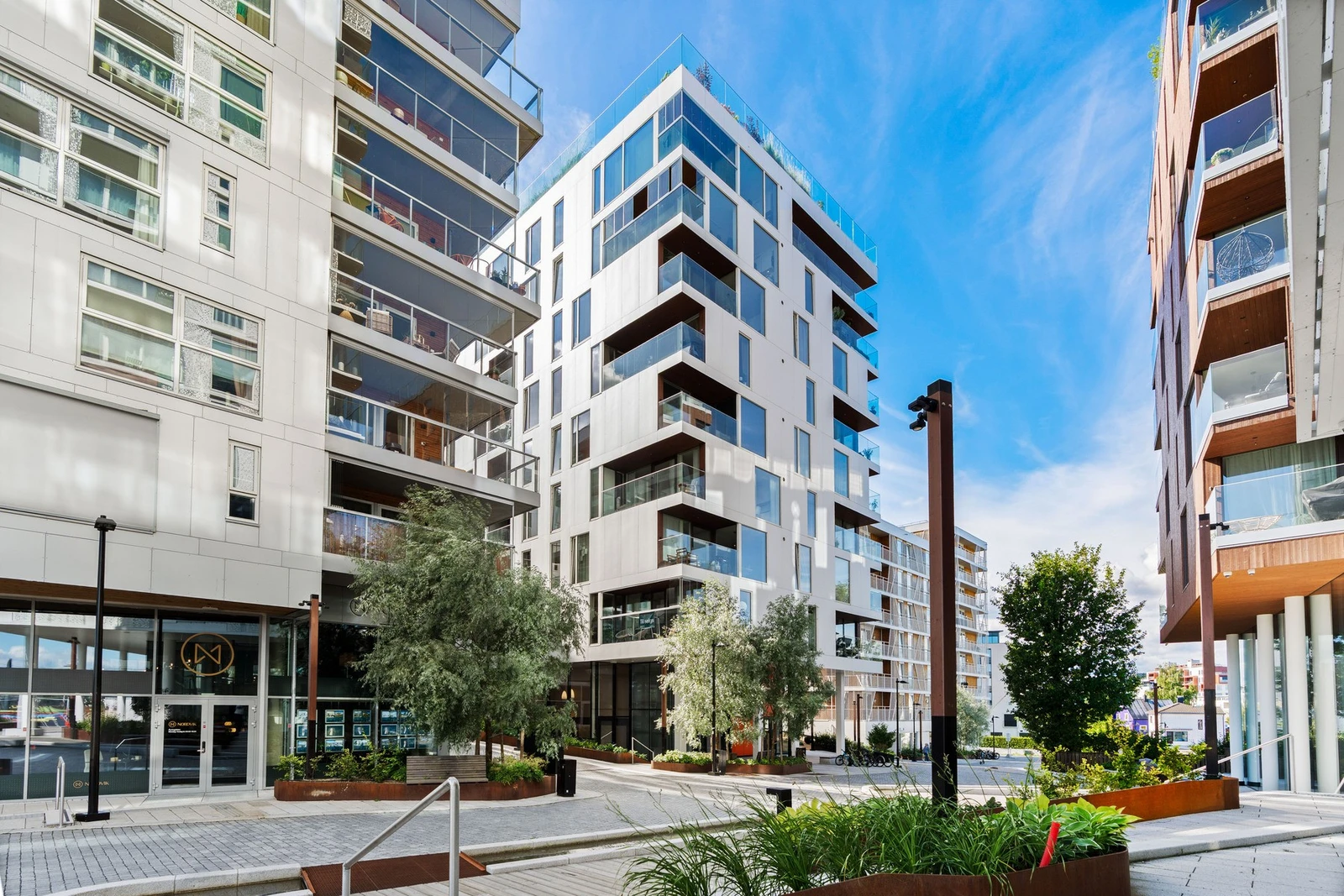 Leiligheten kan skilte med en attraktiv beliggenhet. Leiligheten ligger i prosjektet Sville fra 2021 - kjent for sin høye standard og gjennomførte detaljer. Galleribilde