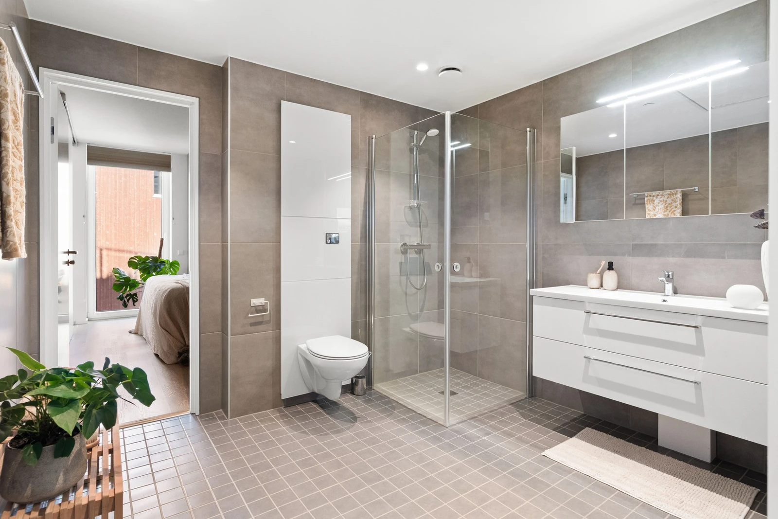 Hovedsoverommet har direkte adkomst til baderommet. Galleribilde