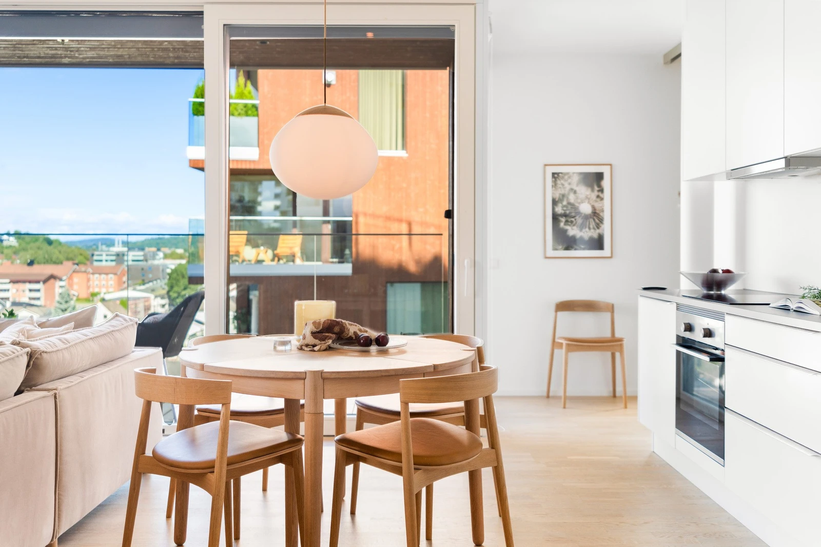 Sett ut mot balkongen. Galleribilde