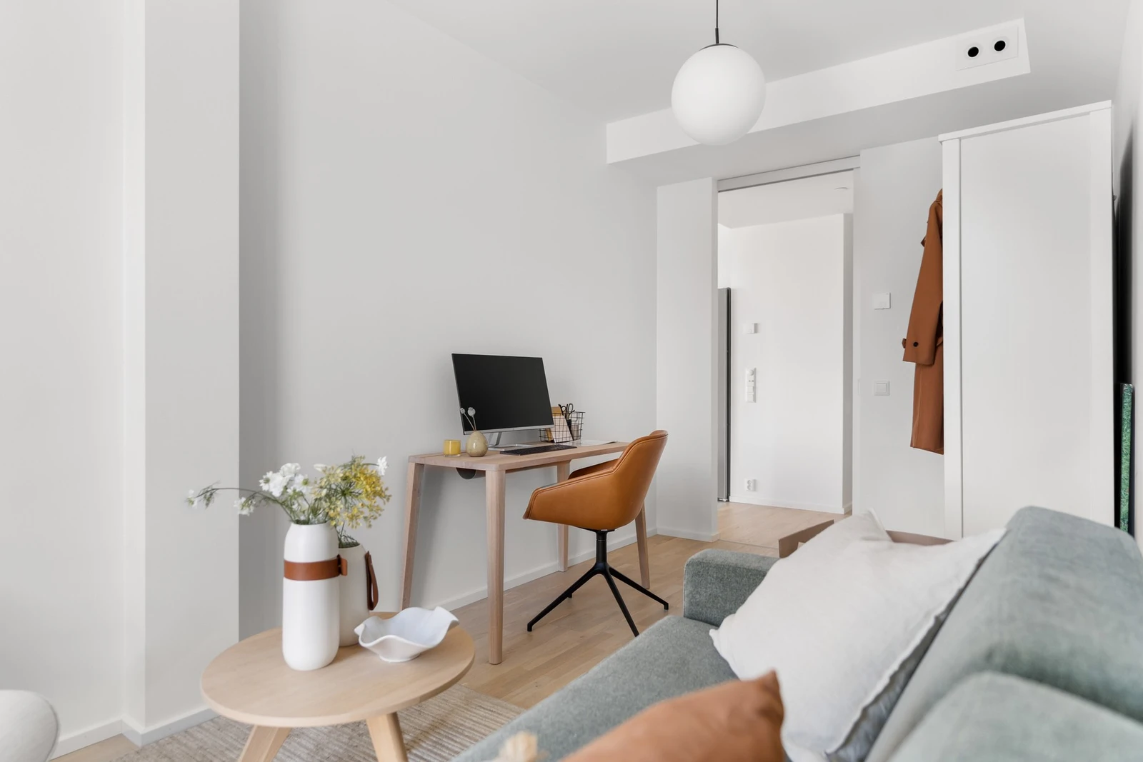 Medfølgende garderobeskap. Galleribilde