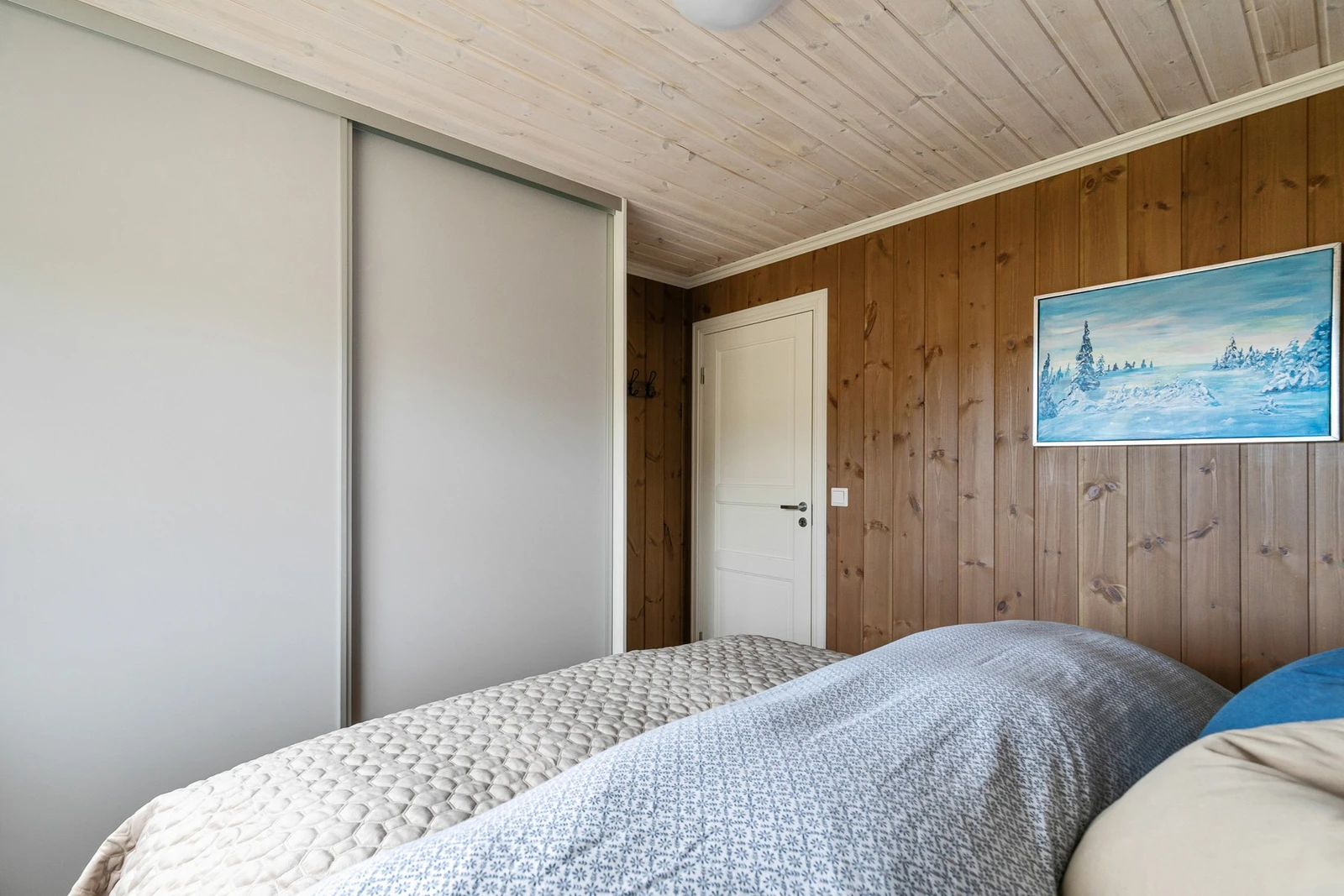 Hovedsoverommet har skyvedørsgarderobe. Galleribilde