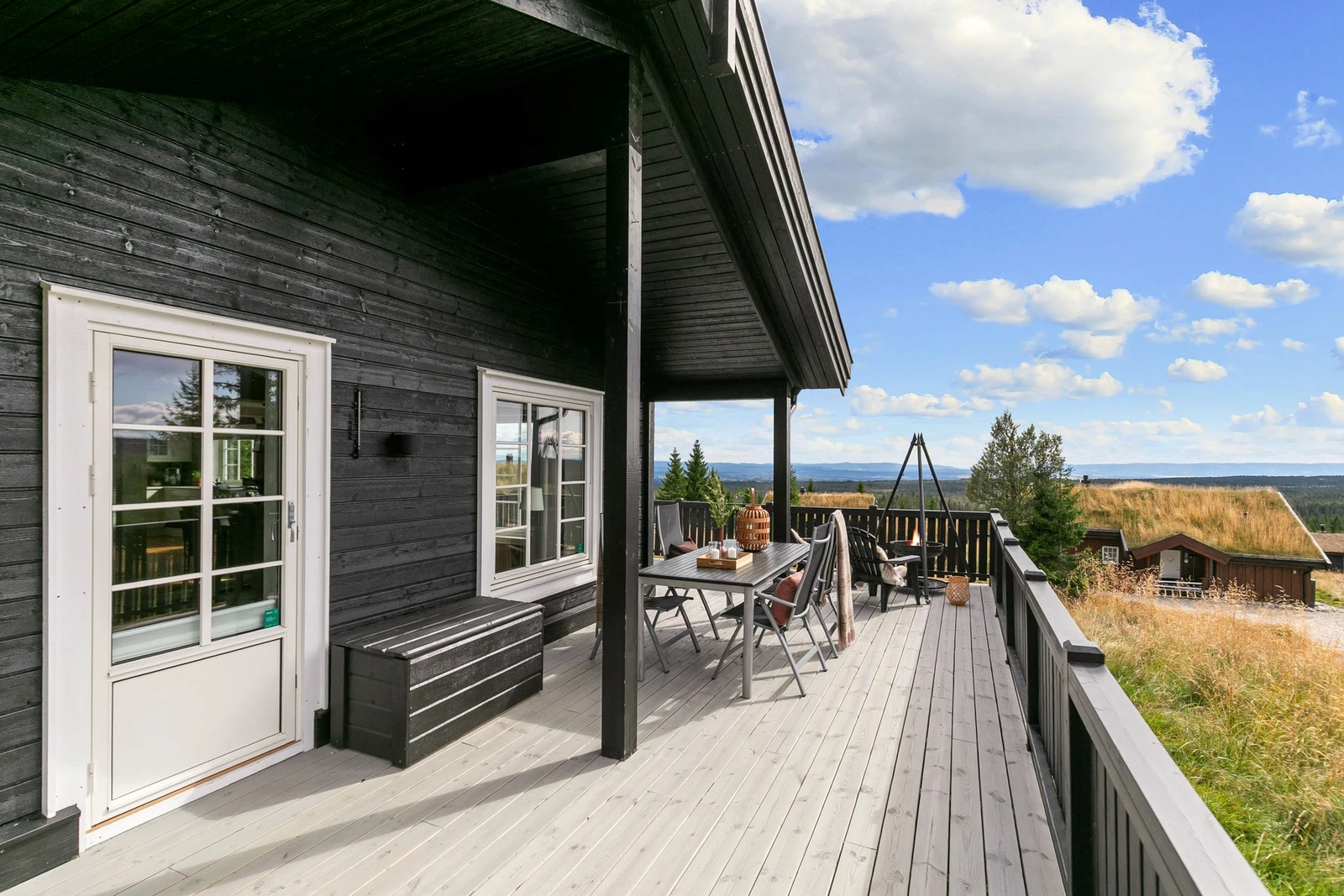 Her kan du enkelt flytte deg etter solen gjennom dagen. Galleribilde