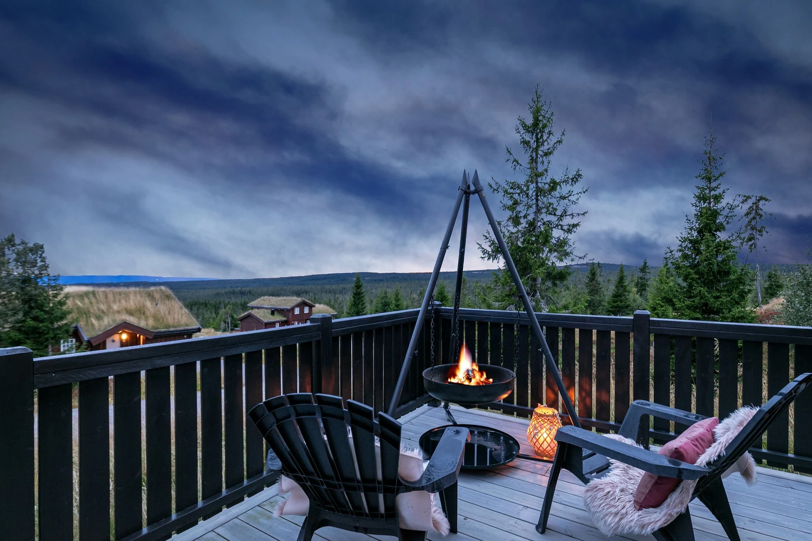 Rundt bålpanna nyter du sene kvelder til fin utsikt. Galleribilde