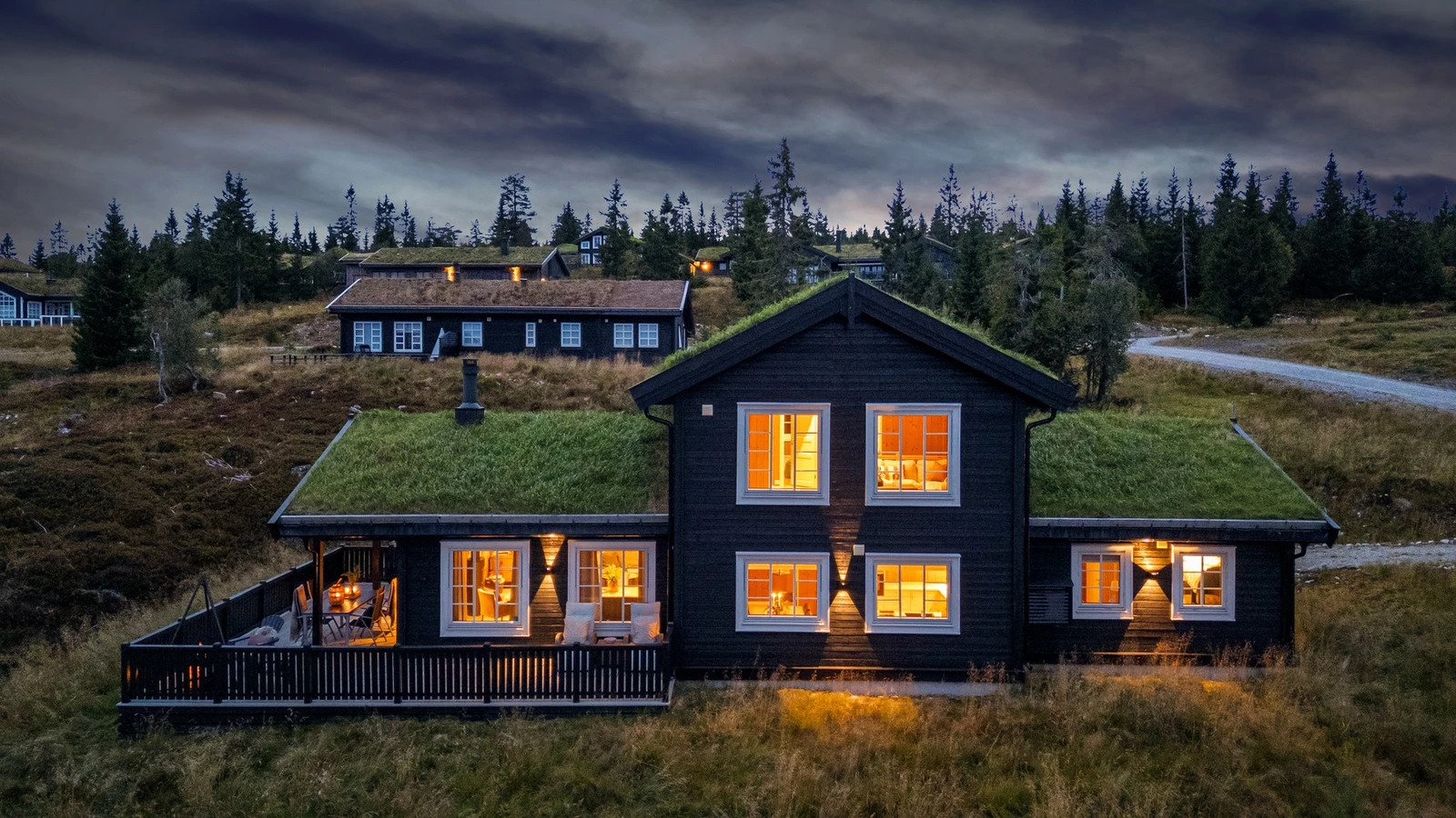 Velkommen til Haukugla 1 - en drømmehytte på Budor oppført i 2018 som kombinerer komfort og kvalitet! Galleribilde