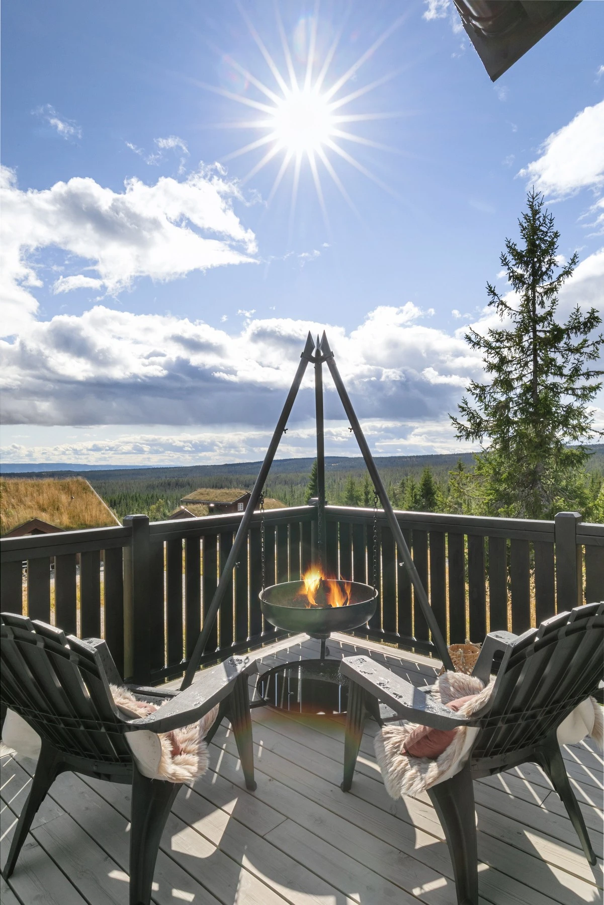 Tenk å grille pølser her etter en lang fjelltur og en tur i badstue! Galleribilde