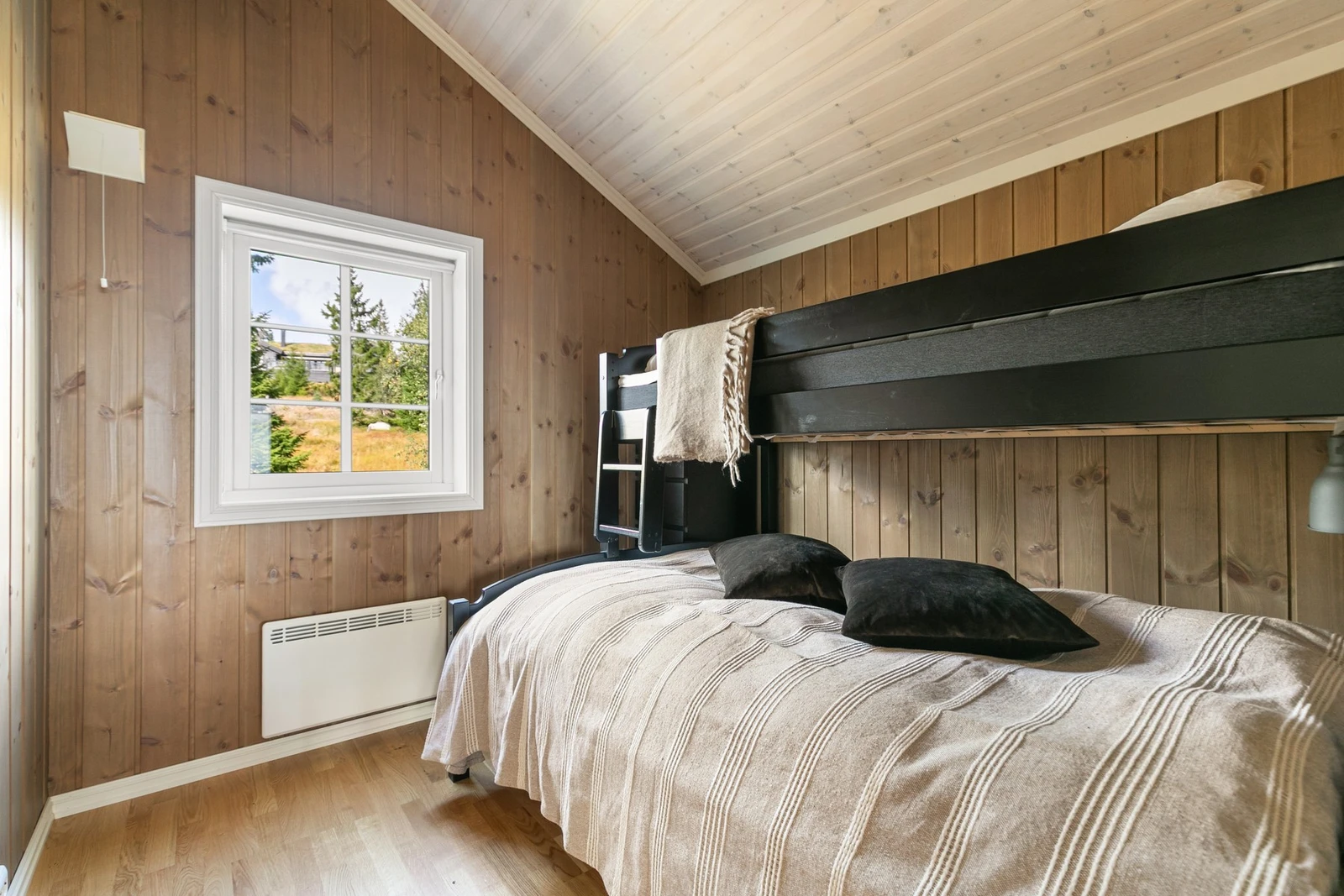 Soverommene er romslige, og har god plass til tilhørende møblement. Galleribilde