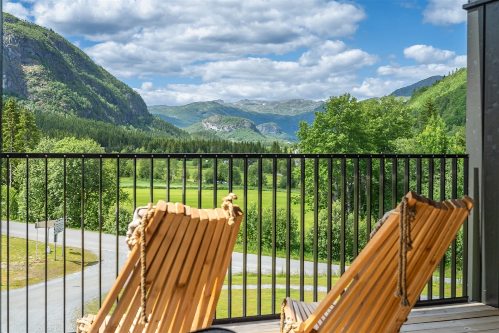 Nydelig utsikt fra vestvendt balkong. Galleribilde