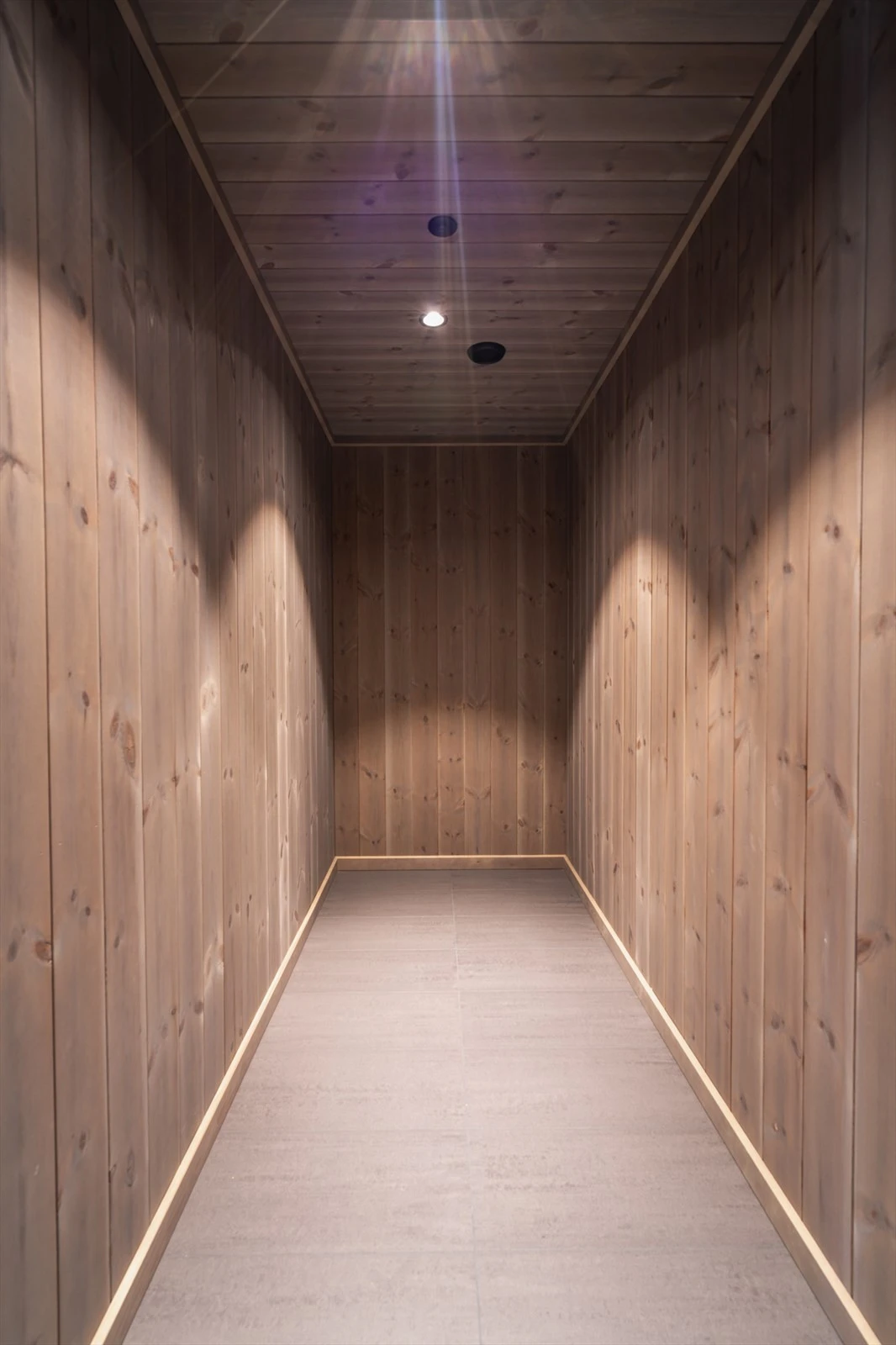 Det er bod i leiligheten, samt sporstbod i tilknytning til parkeringskjeller. Galleribilde