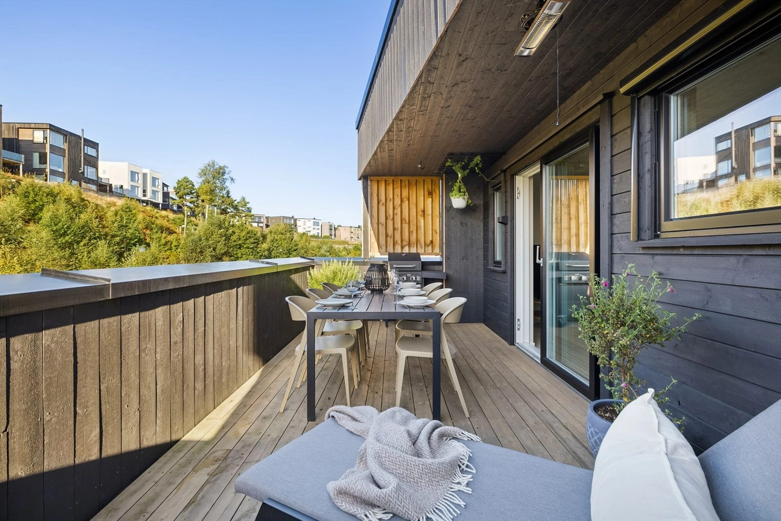 God plass til utemøbler! Perfekt for sene kvelder med venner og familie. Galleribilde