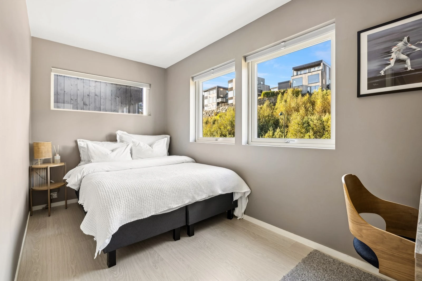 Soverom 2. God plass til dobbeltseng og garderobeskap. Galleribilde